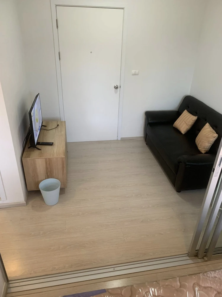 Plum Condo Park Rangsit for rent. Nice unit on the 7th floor, fully furnished, includes washing machine. Book now!