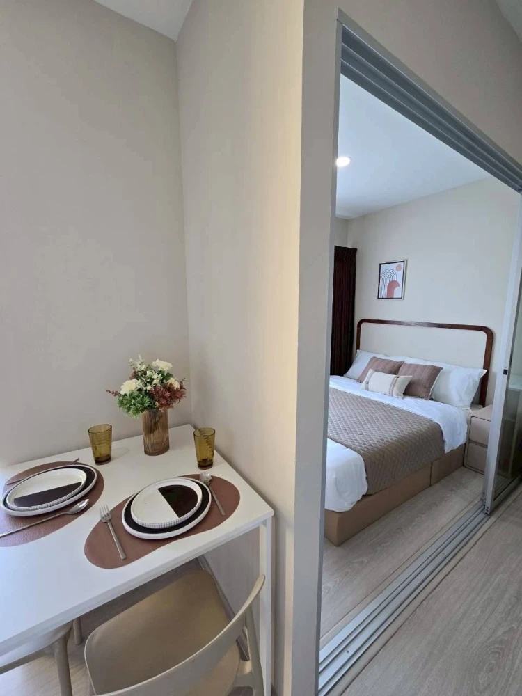 Plum Condo Park Rangsit for rent. Corner unit with exterior view, no shared headboard. Ready to move in. Book now before you miss this opportunity!
