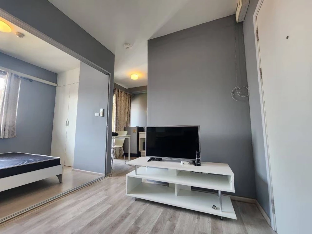 Plum Condo Park Phase 3, 8th floor, fully furnished unit for rent. Very livable. Book now! (Quickly!)