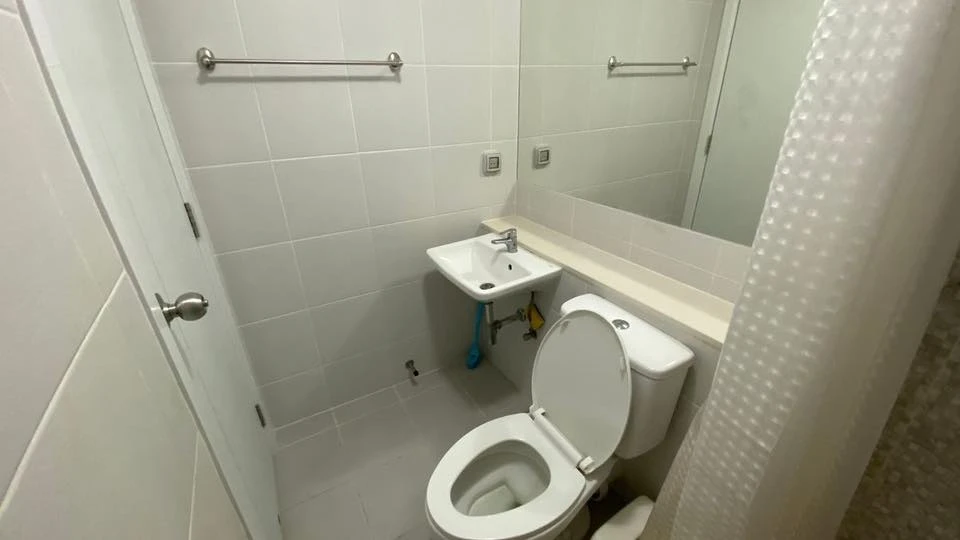Plum Condo Pinklao Station for rent: 1 bedroom, 1 bathroom, fully furnished, beautiful pool view. Book now!