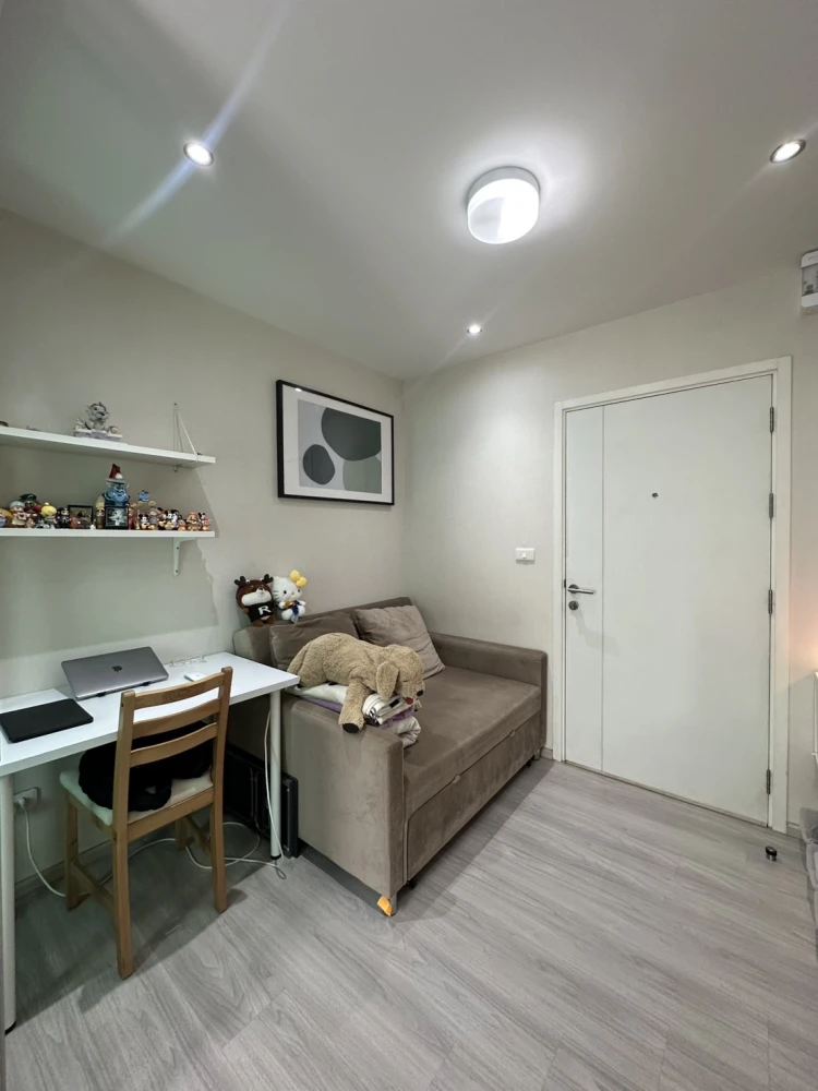 Plum Condo Ram 60 Interchange for rent, 1 bedroom, 1 bathroom, built-in headboard, decorated in a controlled tone, hurry and reserve now!