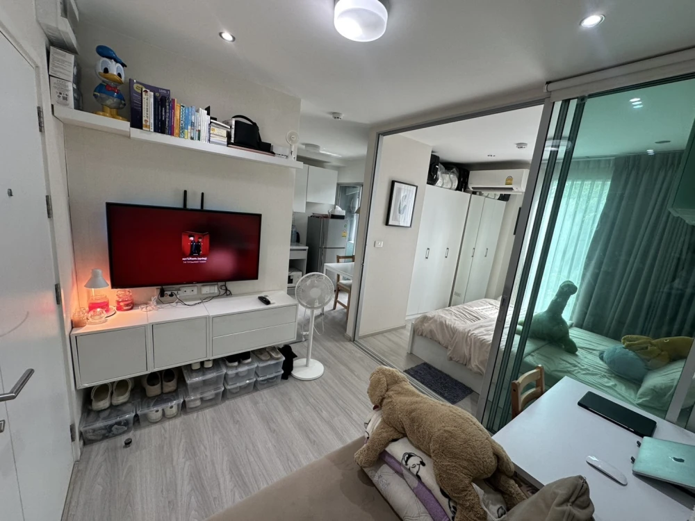 Plum Condo Ram 60 Interchange for rent, 1 bedroom, 1 bathroom, built-in headboard, decorated in a controlled tone, hurry and reserve now!