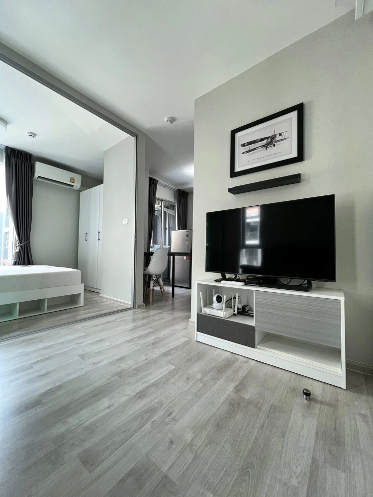 Plum Condo Ram 60 Interchange for rent, 5th floor unit. Great location, fully furnished. Don't miss this great opportunity!