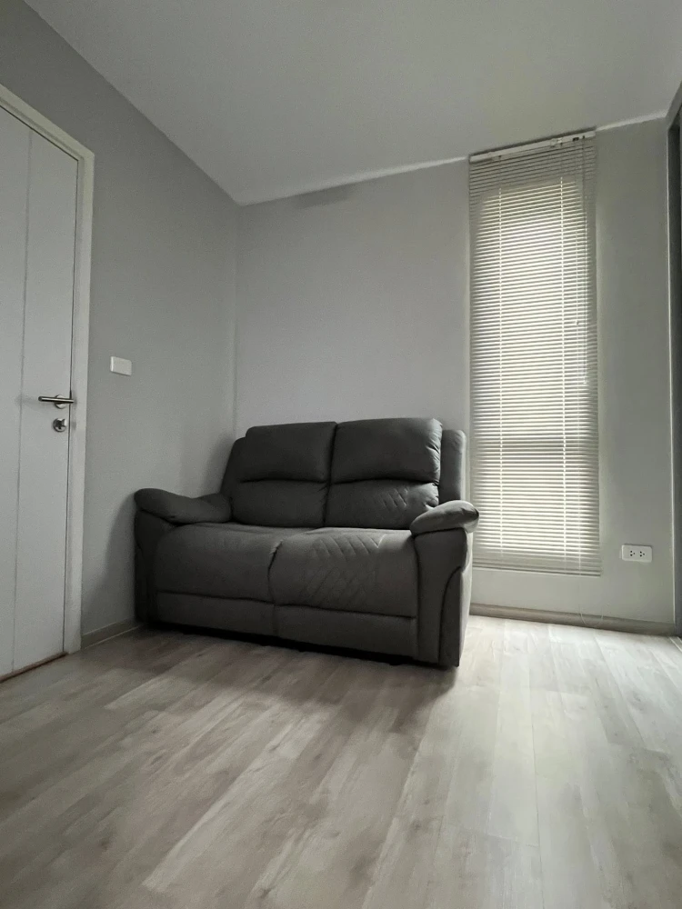 Plum Condo Ram 60 Interchange for rent, 5th floor unit. Great location, fully furnished. Don't miss this great opportunity!