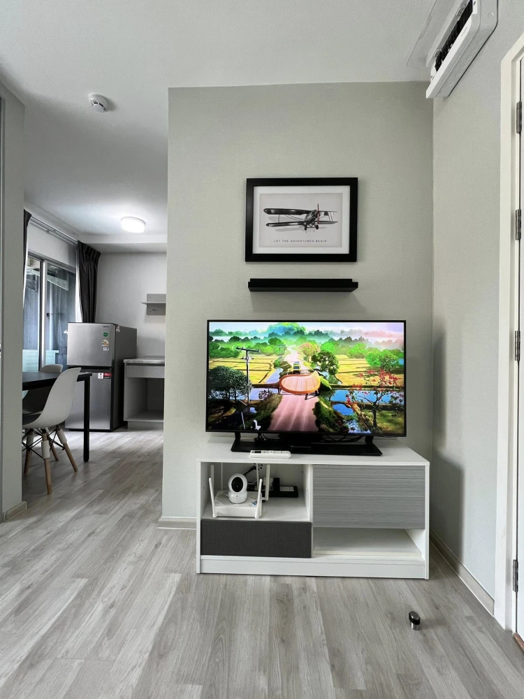 Plum Condo Ram 60 Interchange for rent, 5th floor unit. Great location, fully furnished. Don't miss this great opportunity!