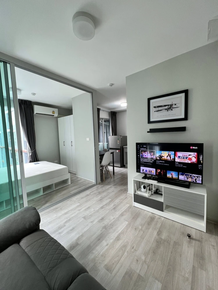 Plum Condo Ram 60 Interchange for rent, 5th floor unit. Great location, fully furnished. Don't miss this great opportunity!
