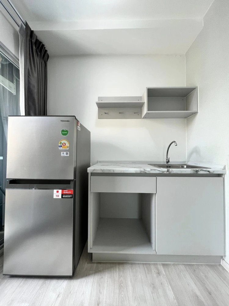 Plum Condo Ram 60 Interchange for rent, 5th floor unit. Great location, fully furnished. Don't miss this great opportunity!