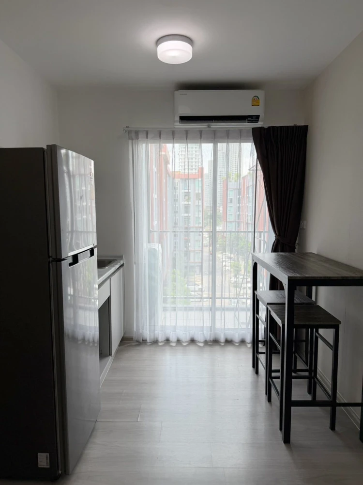 Plum Condo Ram 60 Interchange for rent, corner room with privacy, 6th floor, good location, full facilities, reserve now.