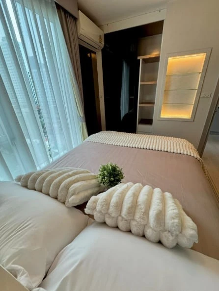 Plum Condo Ram 60 Interchange for rent, beautifully decorated room, excellent built-in furniture, beautiful view, reserve now!