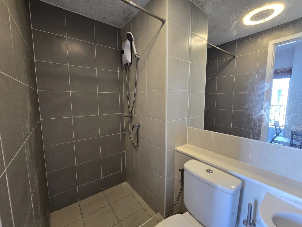 Plum Condo Ramkhamhaeng Station for rent. High floor unit, very livable. Book now!