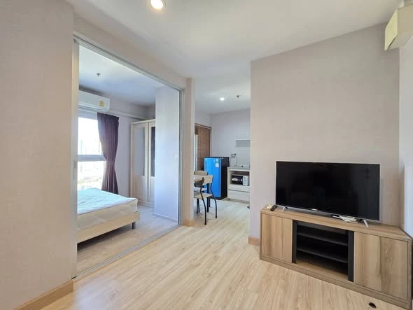 Plum Condo Ramkhamhaeng Station for rent. High floor unit, very livable. Book now!