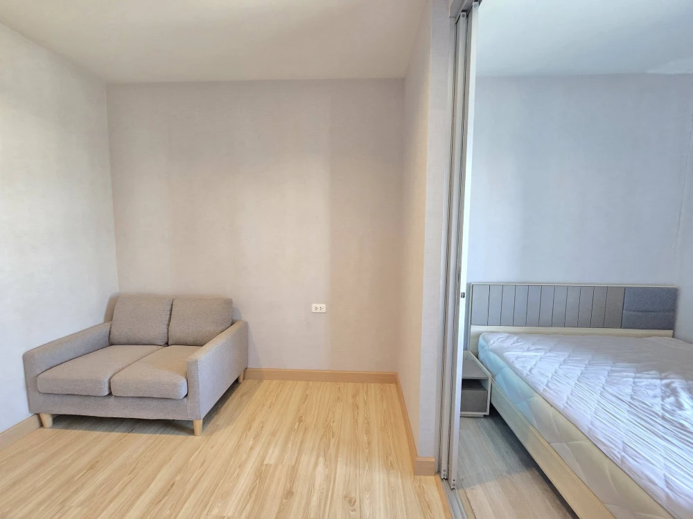 Plum Condo Ramkhamhaeng Station for rent. High floor unit, very livable. Book now!