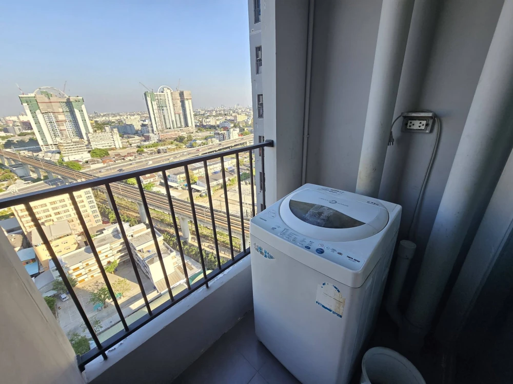 Plum Condo Ramkhamhaeng Station for rent. High floor unit, very livable. Book now!