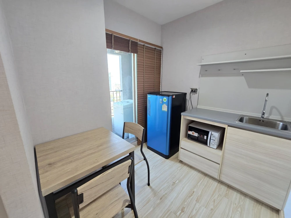 Plum Condo Ramkhamhaeng Station for rent. High floor unit, very livable. Book now!