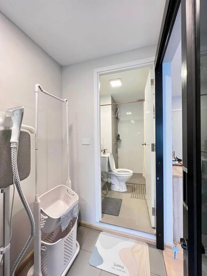 Plum Condo Rangsit Alive 1 for rent, 3rd floor, pool view, the room is cool and comfortable all day, not hot at all, very worth booking.