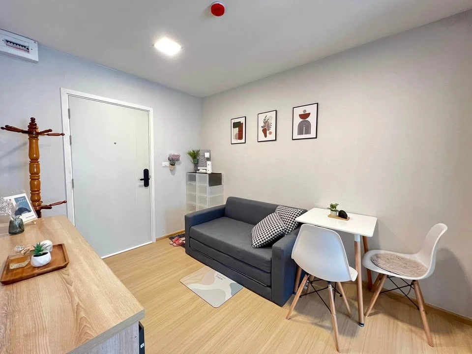 Plum Condo Rangsit Alive 1 for rent, 3rd floor, pool view, the room is cool and comfortable all day, not hot at all, very worth booking.