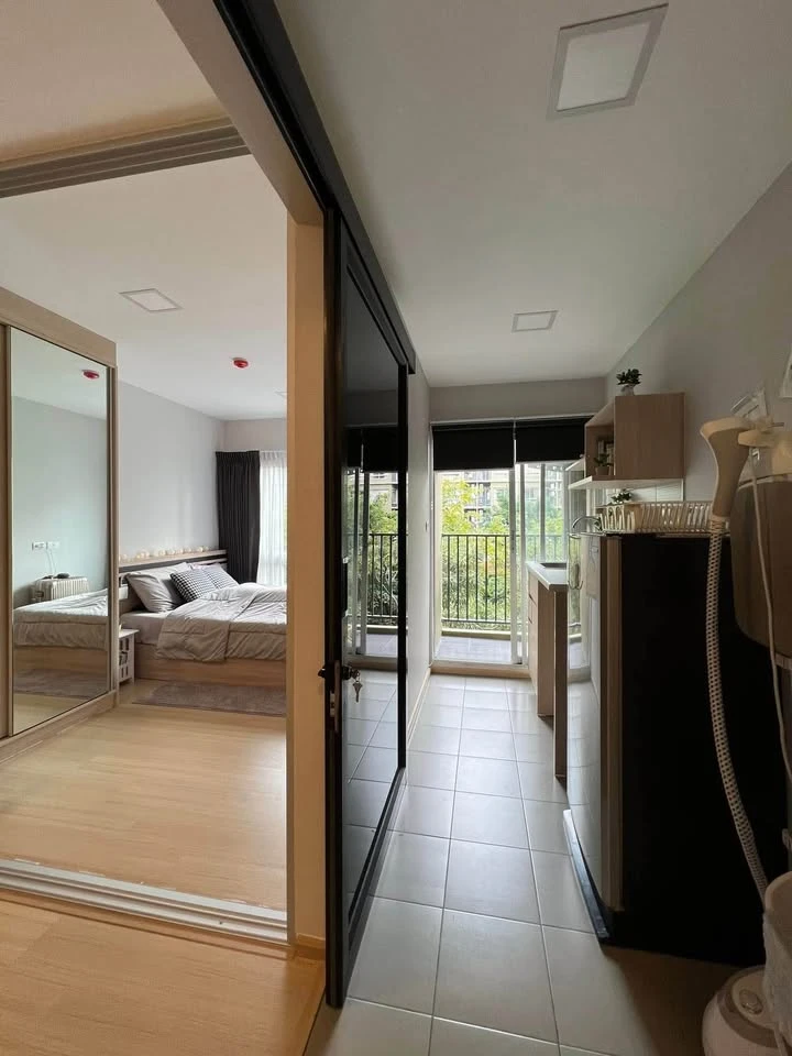 Plum Condo Rangsit Alive 1 for rent, 3rd floor, pool view, the room is cool and comfortable all day, not hot at all, very worth booking.