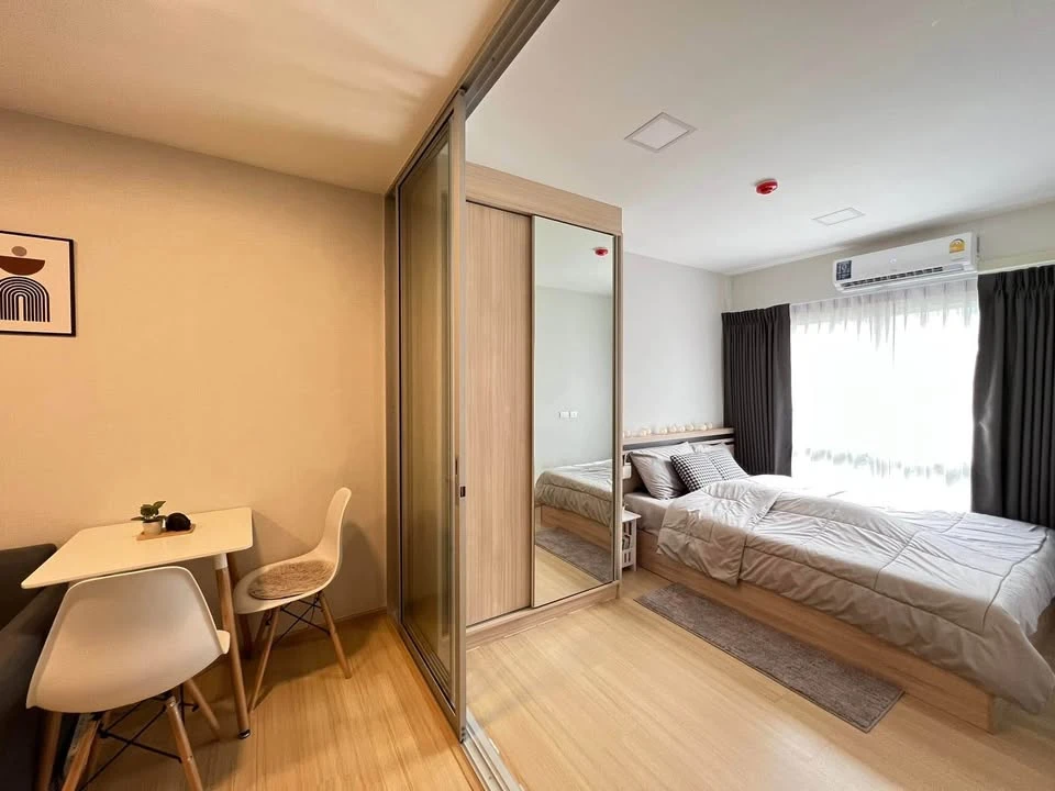 Plum Condo Rangsit Alive 1 for rent, 3rd floor, pool view, the room is cool and comfortable all day, not hot at all, very worth booking.