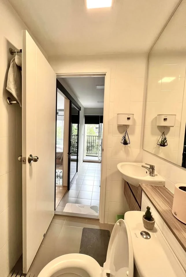 Plum Condo Rangsit Alive 1 for rent, 3rd floor, pool view, the room is cool and comfortable all day, not hot at all, very worth booking.