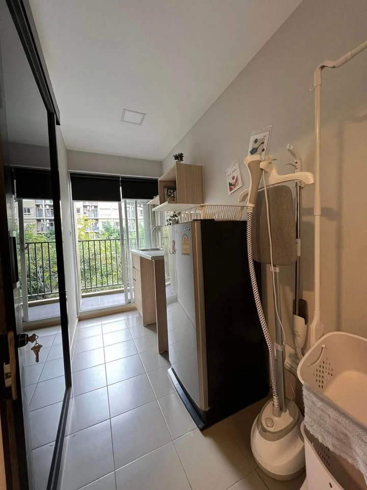 Plum Condo Rangsit Alive 1 for rent, 3rd floor, pool view, the room is cool and comfortable all day, not hot at all, very worth booking.