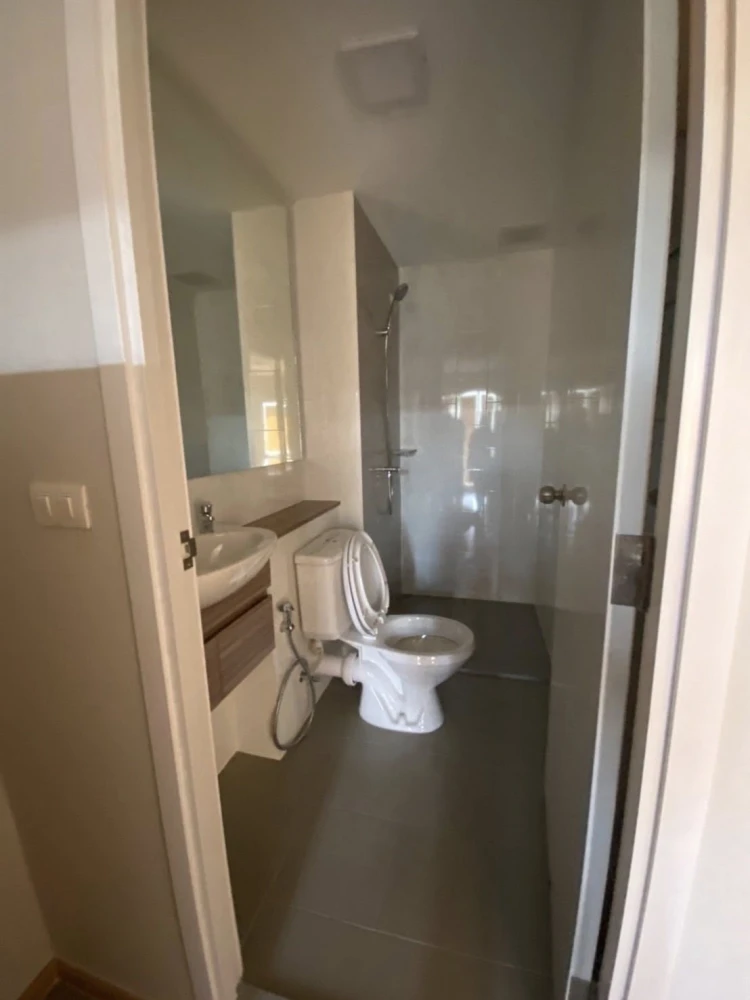 Plum Condo Rangsit Alive 2, 8th floor, for rent. A lovely unit with complete furnishings. Book now!