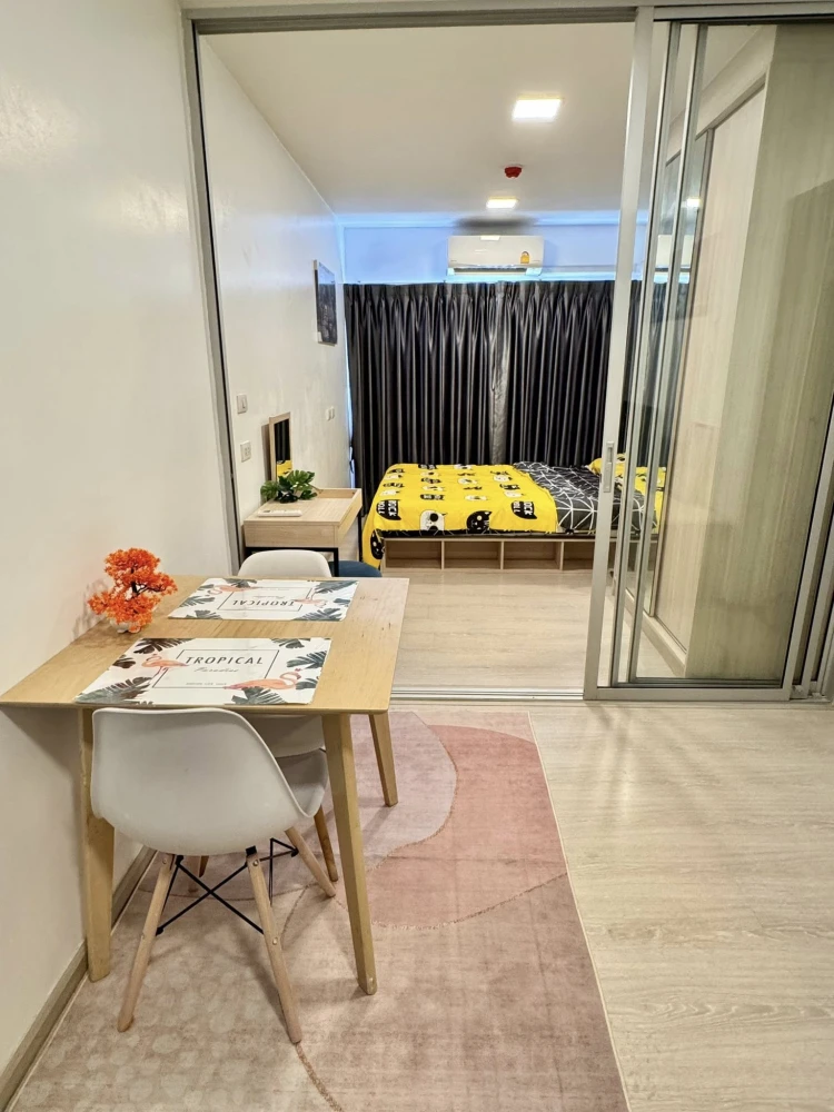 For rent: Plum Condo Rangsit Alive 2, corner room, not crowded, stylishly decorated, comes with washing machine, at a great price, hurry and book now!