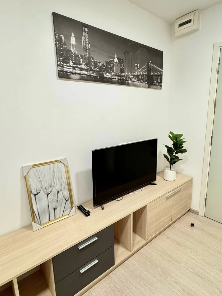 For rent: Plum Condo Rangsit Alive 2, corner room, not crowded, stylishly decorated, comes with washing machine, at a great price, hurry and book now!