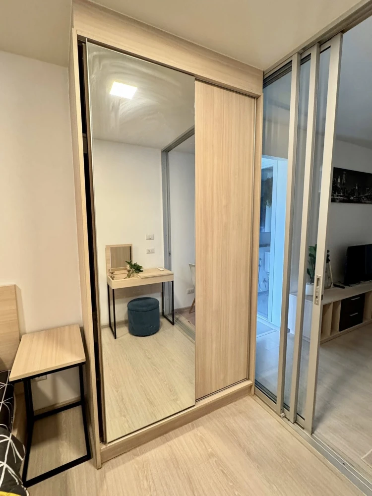 For rent: Plum Condo Rangsit Alive 2, corner room, not crowded, stylishly decorated, comes with washing machine, at a great price, hurry and book now!