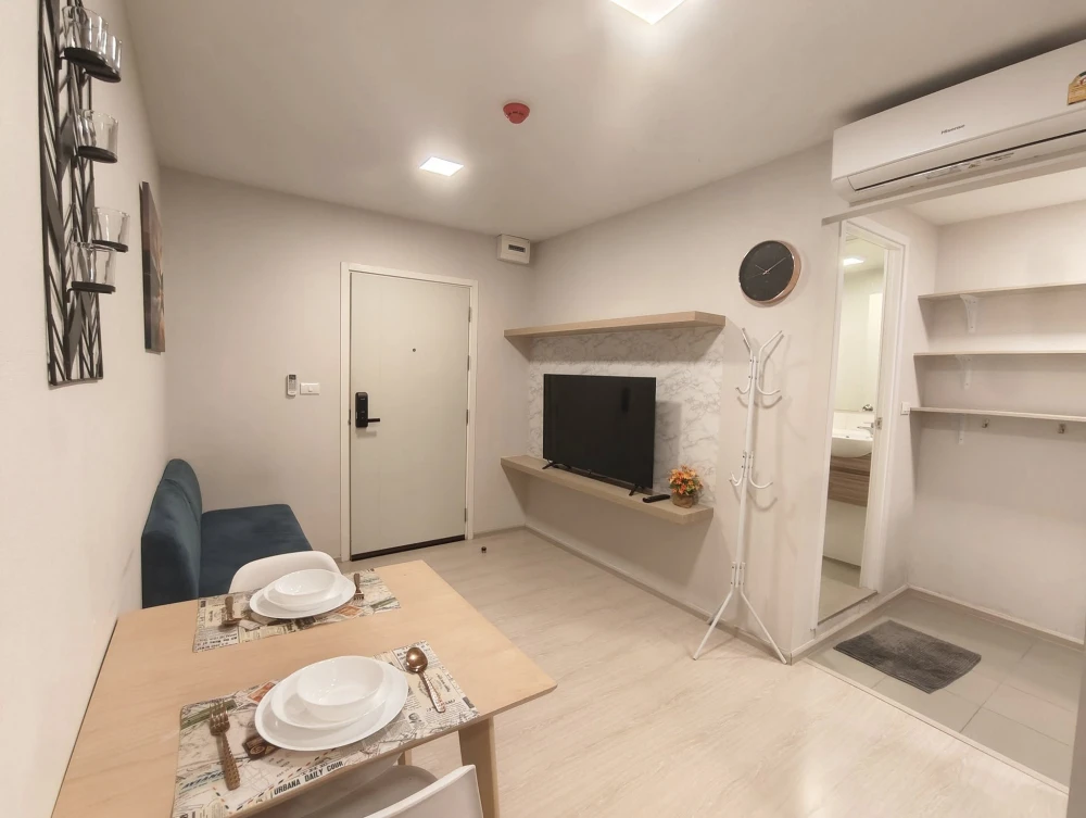 For rent: Plum Condo Rangsit Alive 2, a room decorated in a minimalist style, nice to live in, comes with complete furniture, just bring your bags and