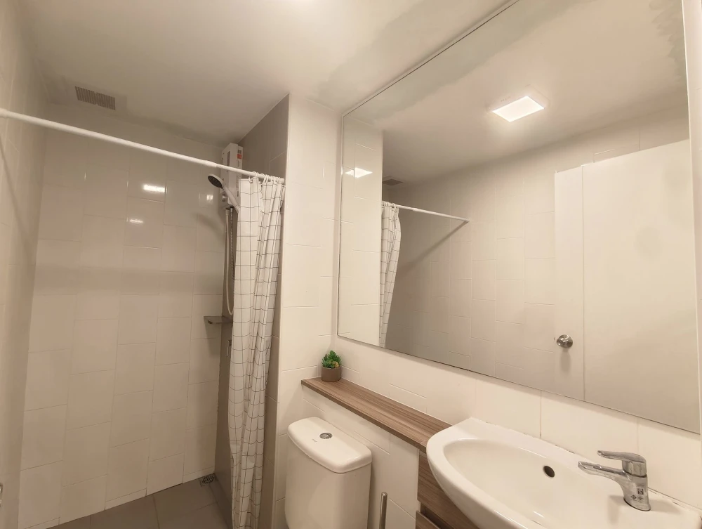 For rent: Plum Condo Rangsit Alive 2, a room decorated in a minimalist style, nice to live in, comes with complete furniture, just bring your bags and