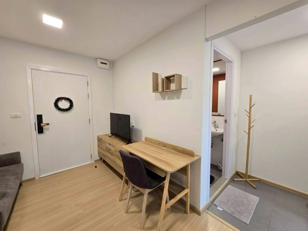 Plum Condo Rangsit Fresh for rent, 2nd floor, outside view, fully furnished, nice room, reserve now.
