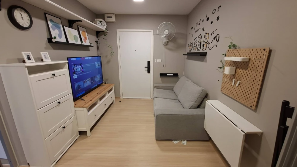 Plum Condo Rangsit Fresh, Building A, 3rd floor, pool view. Glass partition separating bedroom and kitchen. You won't want to miss this!