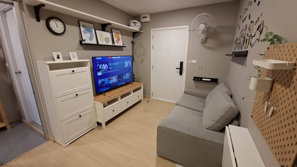 Plum Condo Rangsit Fresh, Building A, 3rd floor, pool view. Glass partition separating bedroom and kitchen. You won't want to miss this!