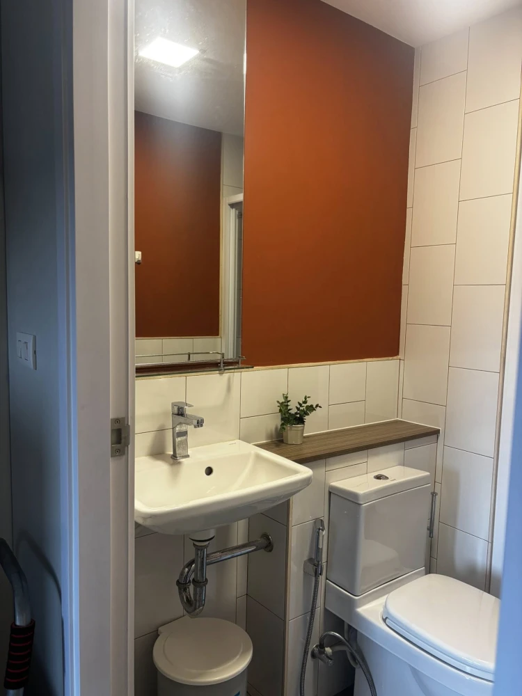 Plum Condo Rangsit Fresh for rent, a cozy room with a theme, well-built walls, and complete furniture. Reserve now!