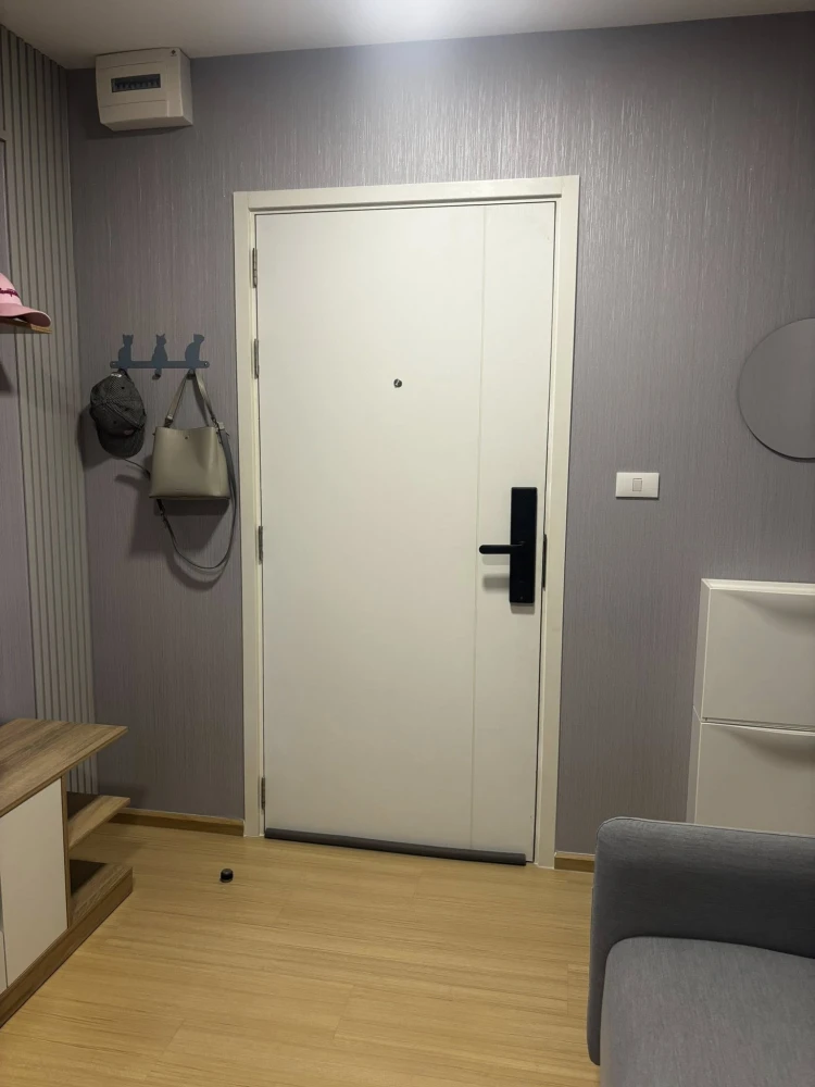 Plum Condo Rangsit Fresh for rent, a cozy room with a theme, well-built walls, and complete furniture. Reserve now!
