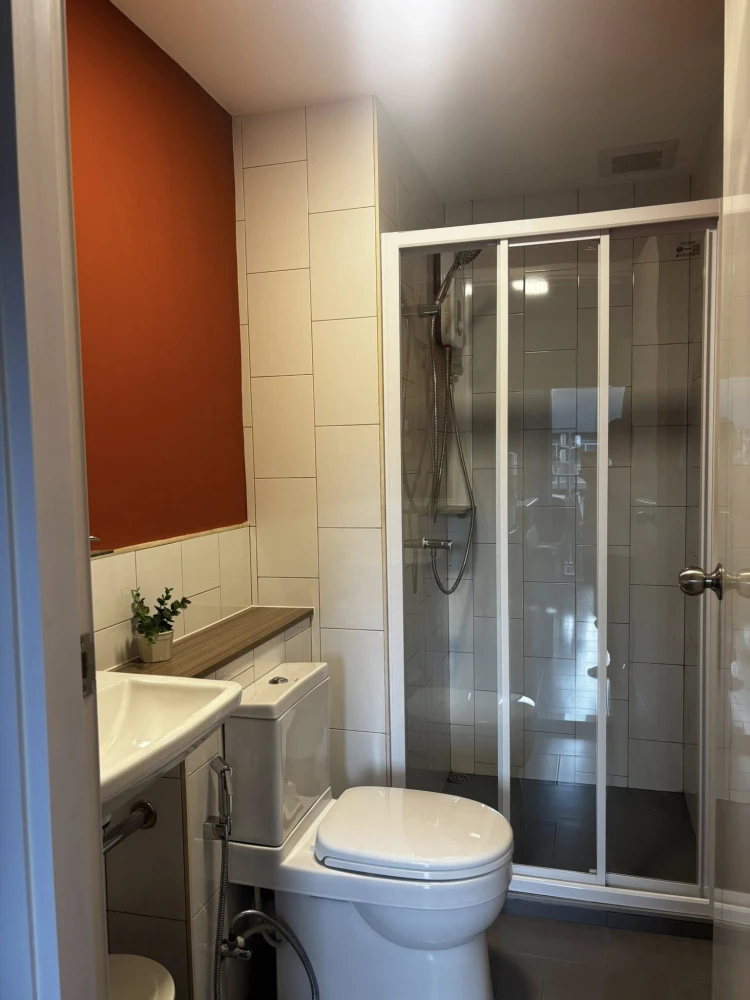Plum Condo Rangsit Fresh for rent, a cozy room with a theme, well-built walls, and complete furniture. Reserve now!