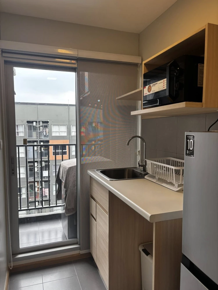 Plum Condo Rangsit Fresh for rent, a cozy room with a theme, well-built walls, and complete furniture. Reserve now!