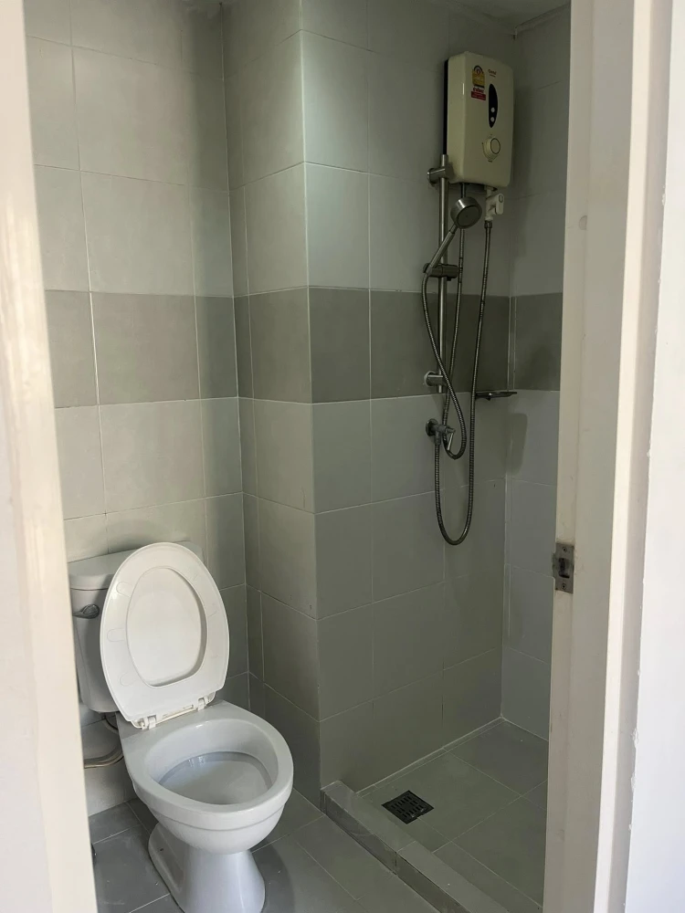 Plum Condo Samakkhi for rent. Nice unit on the 6th floor, fully furnished. Just bring your bags and move in!