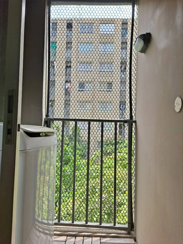 Plum Condo Samakkhi for rent, modern decoration, walls painted in Loft Style, very good price, great value, book now!