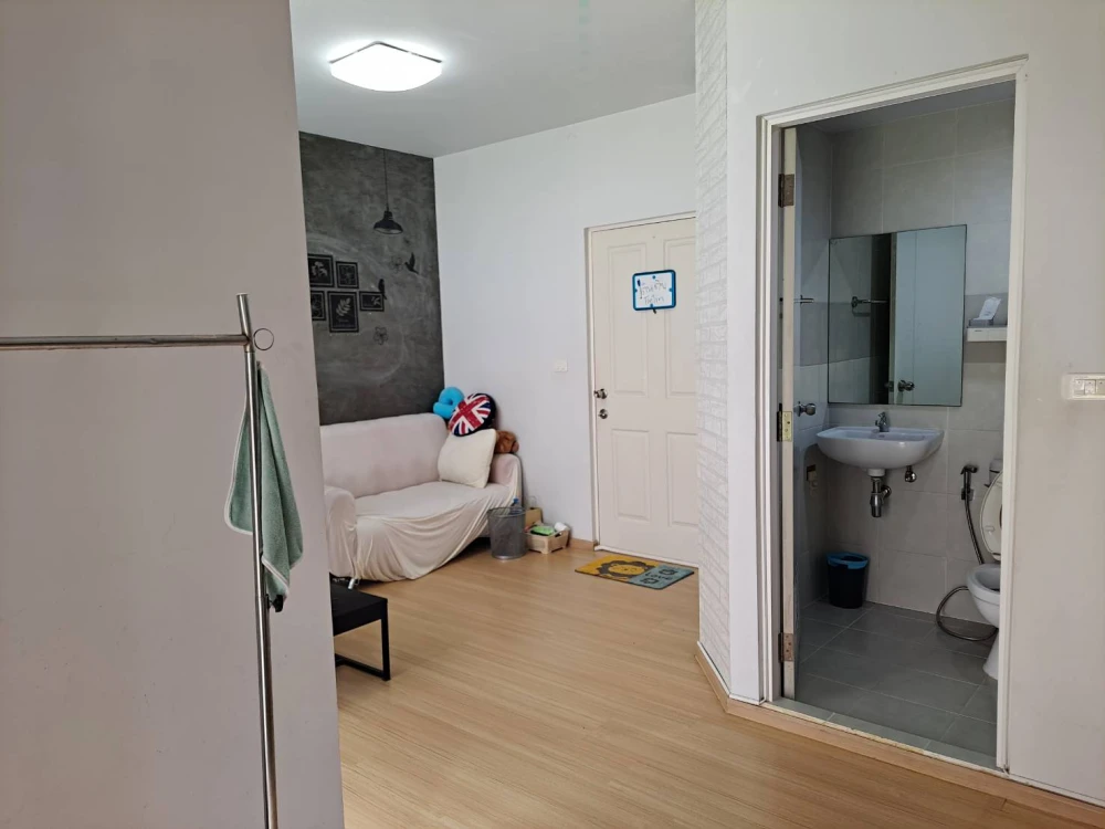 Plum Condo Samakkhi for rent, modern decoration, walls painted in Loft Style, very good price, great value, book now!