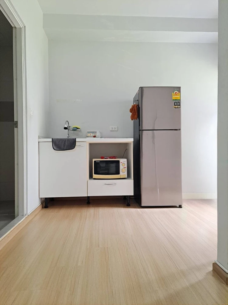 Plum Condo Samakkhi for rent, modern decoration, walls painted in Loft Style, very good price, great value, book now!