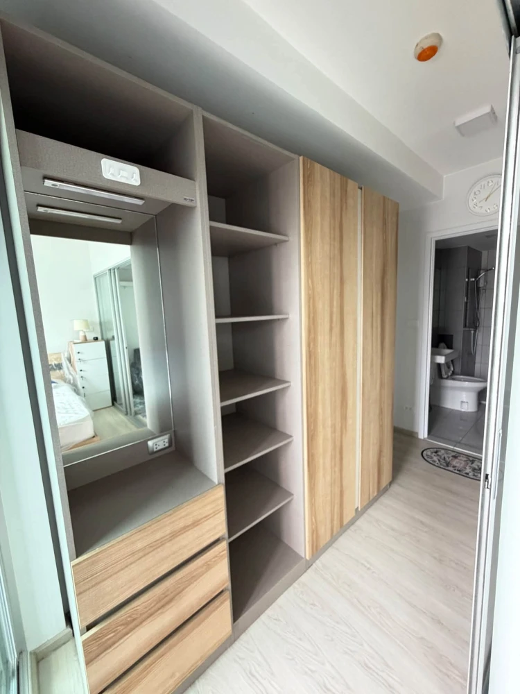 Plum Condo Sukhumvit 62 for rent, 5th floor unit with walk-in closet and full amenities. Book now!