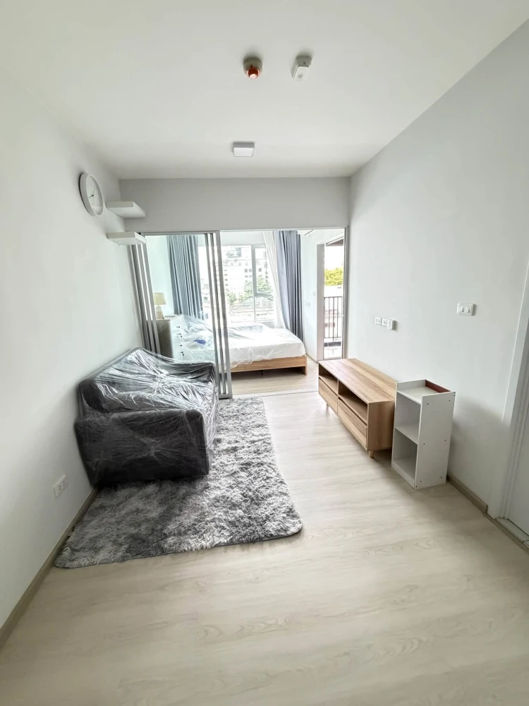 Plum Condo Sukhumvit 62 for rent, 5th floor unit with walk-in closet and full amenities. Book now!