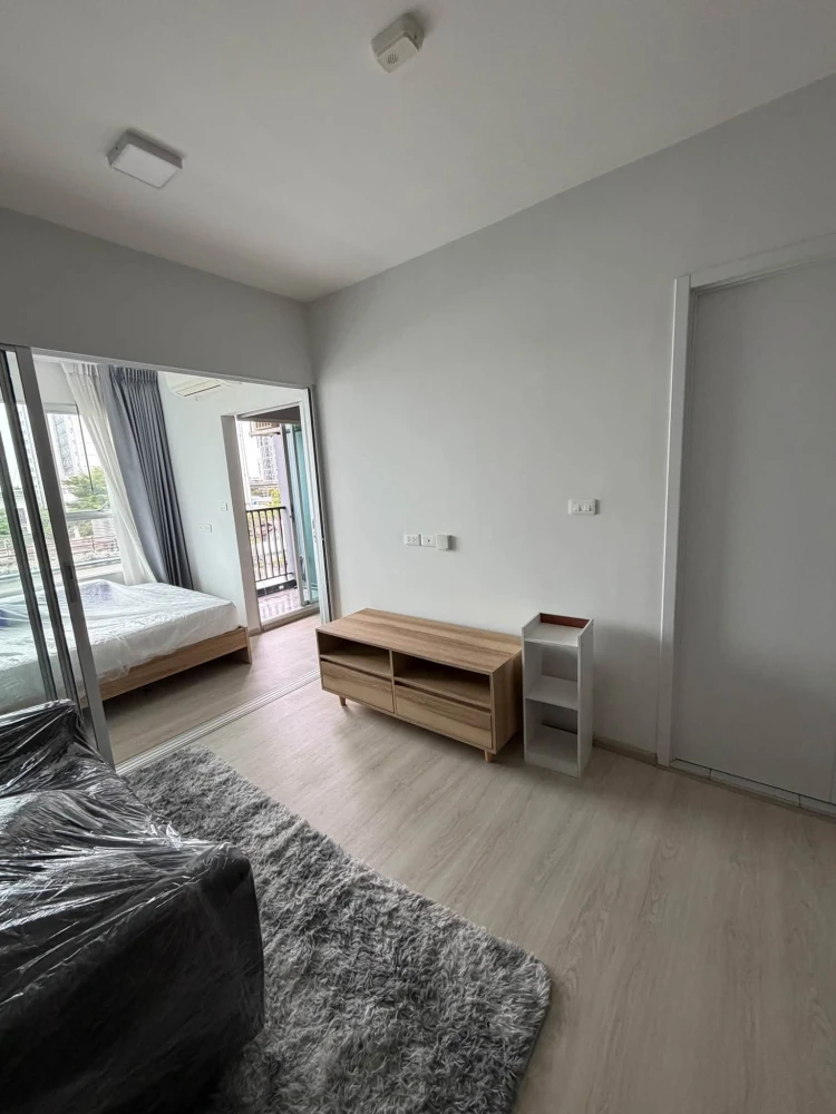 Plum Condo Sukhumvit 62 for rent, 5th floor unit with walk-in closet and full amenities. Book now!