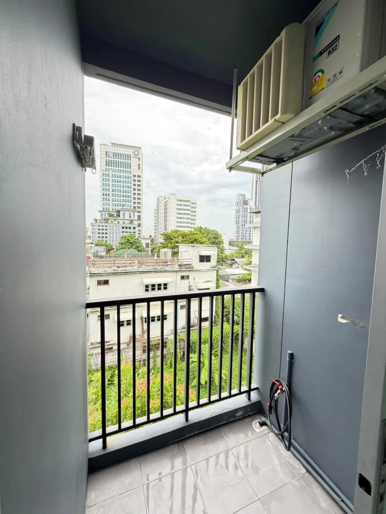 Plum Condo Sukhumvit 62 for rent, 5th floor unit with walk-in closet and full amenities. Book now!