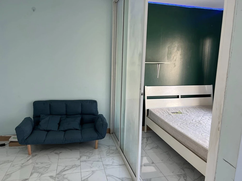 Plum Condo for rent, Lat Phrao 101, separate bedroom and living room, tiled floor, easy to clean, beautiful, this price is a must hurry.