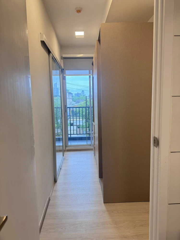 For rent: Plum Condo Sukhumvit 62. Condo ready to move in, good location, convenient travel, complete with furniture and electrical appliances. Ready