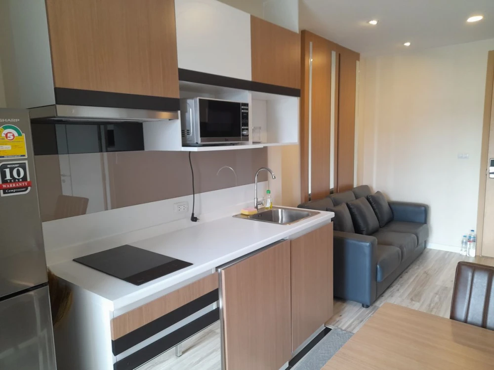 For rent Plus Condominium Sriracha, 14th floor, mountain view, fully furnished, ready to move in, reserve now, urgent.