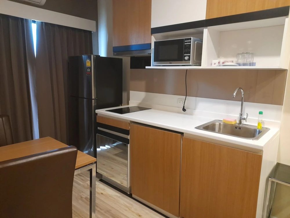 For rent Plus Condominium Sriracha, 14th floor, mountain view, fully furnished, ready to move in, reserve now, urgent.