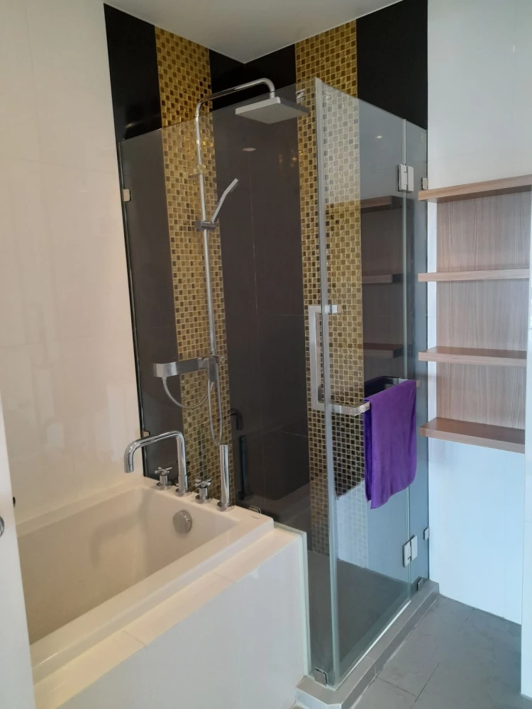For rent Plus Condominium Sriracha, 14th floor, mountain view, fully furnished, ready to move in, reserve now, urgent.
